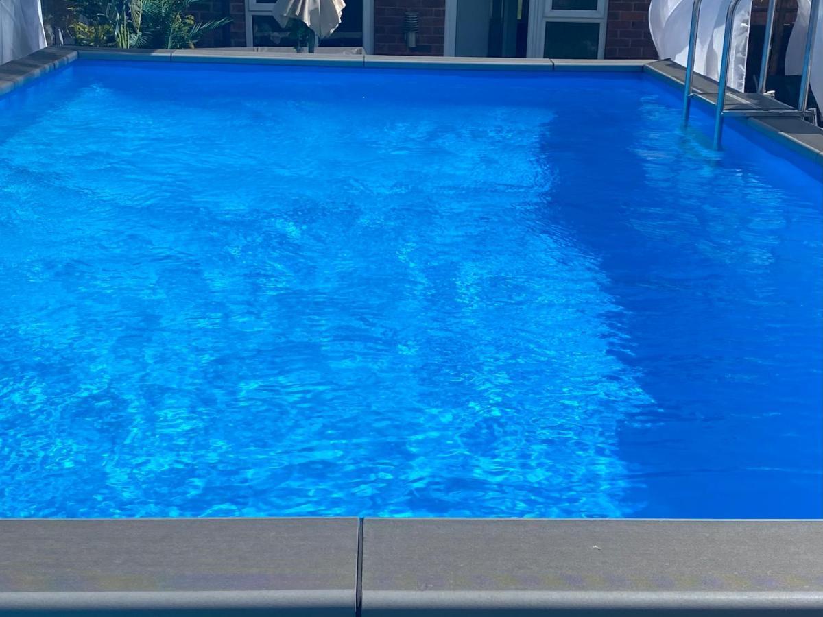 Secret Oasis: Love Island-Inspired Guest House with Private Pool Nottingham Exterior photo