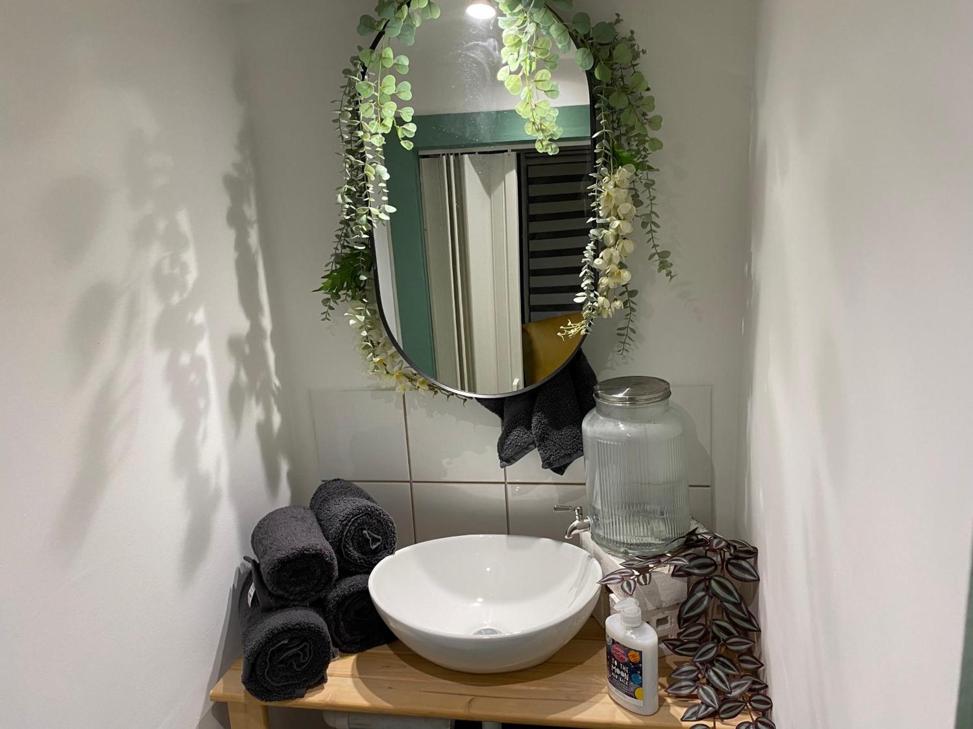Secret Oasis: Love Island-Inspired Guest House with Private Pool Nottingham Exterior photo
